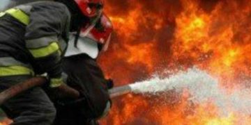 Ενισχύθηκαν οι δυνάμεις της Πυροσβεστικής στην πυρκαγιά στο Λασίθι – Στο νοσοκομείο 74χρονος με εγκαύματα και αναπνευστικά προβλήματα