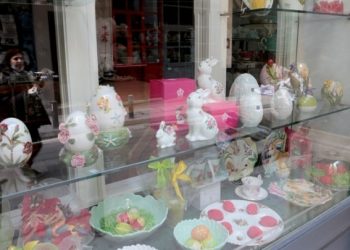 Εορταστικό ωράριο από σήμερα στα καταστήματα ενόψει Πάσχα