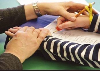 Σχολεία: Ξεκινούν οι αιτήσεις για παράλληλη στήριξη και σχολικό νοσηλευτή