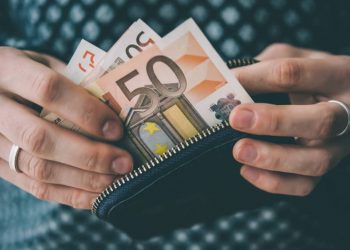 Ακρίβεια: Περιορίζεται η αγοραστική δύναμη των Ελλήνων