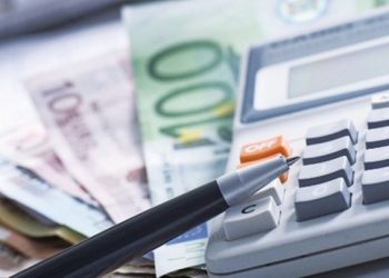 Οφειλές στην εφορία: Αναδρομικό “ψαλίδι” στα επιτόκια για τις ρυθμίσεις