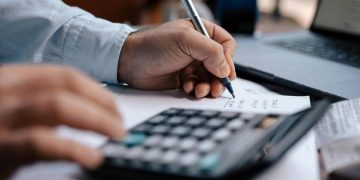 Φορολογικές δηλώσεις: Έρχεται αυτόματη υποβολή και για επαγγελματίες