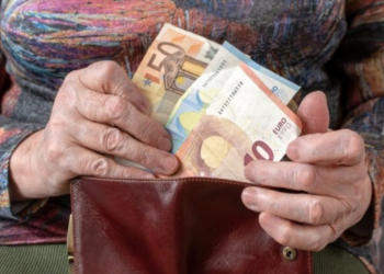 Συντάξεις Ιουνίου, επιδόματα ΟΠΕΚΑ και εφάπαξ από τον e-ΕΦΚΑ: Ποιοι πάνε σήμερα στα ΑΤΜ