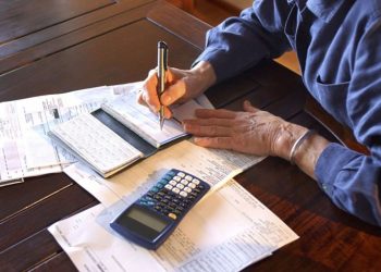 Σύνταξη στα 50 – Ποιοι ασφαλισμένοι του δημοσίου και των τραπεζών απολαμβάνουν πλεονεκτήματα