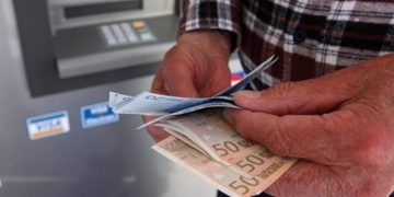 Συντάξεις Ιουνίου: Ποιοι συνταξιούχοι πληρώνονται πρώτοι στα ΑΤΜ των τραπεζών