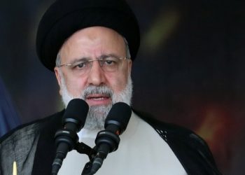 Σωστικά συνεργεία ανέσυραν το πτώμα του Ιρανού προέδρου Ραϊσί και 8 άλλων που επέβαιναν στο ελικόπτερο που συνετρίβη