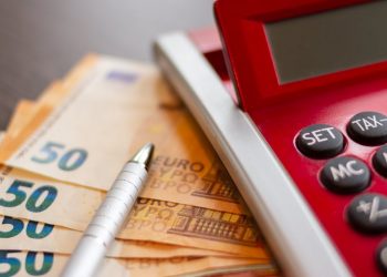 Φορολογικές δηλώσεις 2024: Τα “μυστικά” που πρέπει να γνωρίζετε για τους τόκους καταθέσεων