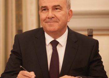 Παπαθανάσης: “Από σήμερα στη διάθεση των μικρομεσαίων επιχειρήσεων τα 2,2 δισ. ευρώ του νέου Ταμείου Επιχειρηματικότητας”