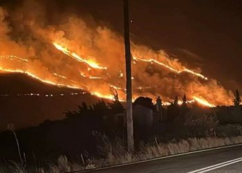 Σε εξέλιξη, αλλά υπό έλεγχο, η μεγάλη φωτιά στο Ρέθυμνο