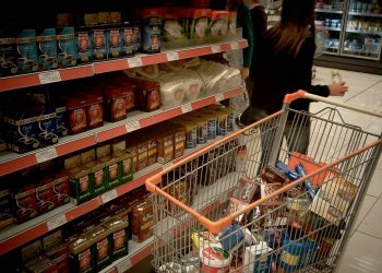 Τα μέτρα που εξετάζονται για την αντιμετώπιση της ακρίβειας