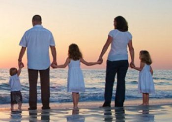 Δημογραφικό: Οι τρίτεκνοι γίνονται πολύτεκνοι – Ποια προνόμια αποκτούν