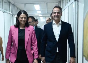 Μητσοτάκης στο υπουργείο Εργασίας: Τολμηρή μεταρρύθμιση η ψηφιακή κάρτα