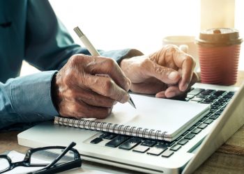 Εργαζόμενοι συνταξιούχοι: Στους 182.700 οι εγγεγραμμένοι στην πλατφόρμα δήλωσης απασχόλησης