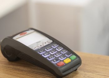 Μόνο τις “ηλεκτρονικές” δαπάνες θα δέχεται η Εφορία από την 1η Ιανουαρίου 2025