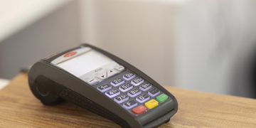 Μόνο τις “ηλεκτρονικές” δαπάνες θα δέχεται η Εφορία από την 1η Ιανουαρίου 2025