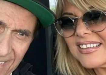 Κώστας Καρουσάκης: Πέθανε ο γνωστός τραγουδιστής σε ηλικία 80 ετών