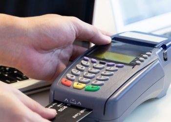 ΑΑΔΕ: Πάνω από 50.000 e-mails έστειλε σε επιχειρήσεις για τη διασύνδεση POS – ταμειακών συστημάτων