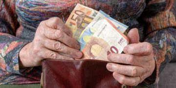 Πότε θα καταβληθούν οι συντάξεις Οκτωβρίου – Αναλυτικά οι ημερομηνίες