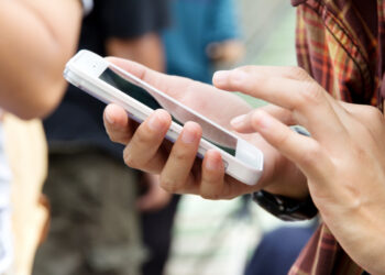 Παπαστεργίου: Θα υπάρχει κόφτης στα κινητά των παιδιών