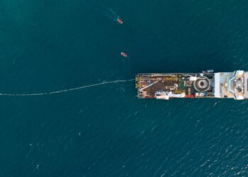 Vodafone: Συνδέει την Κρήτη με διεθνή υποθαλάσσια καλωδιακά συστήματα