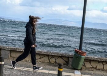 Καιρός: Τι είναι ο «Ωμέγα Εμποδιστής» που φέρνει ψύχρα και βοριάδες, αλλά όχι βροχές