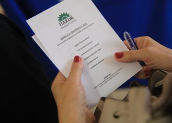 Eκλογές ΠΑΣΟΚ: Μεγάλη η συμμετοχή, εκτίμηση ότι θα ξεπεράσει τις 300.000