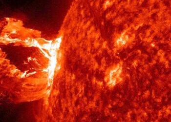 Ηλιακή καταιγίδα κατευθύνεται προς τη Γη