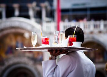 ΓΣΕΕ-ΚΕΠΕΑ: Ο τρόπος αμοιβής Αργιών Χριστουγέννων και Πρωτοχρονιάς για όσους εργαστούν