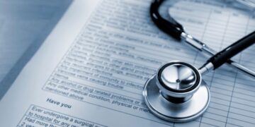 Υπουργείο Ανάπτυξης: Κατατέθηκε τροπολογία για τα ασφάλιστρα υγείας – Τι προβλέπει