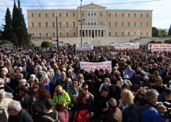 Χιλιάδες κόσμου στις συγκεντρώσεις για τα Τέμπη σε όλη την Ελλάδα
