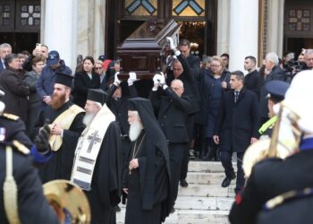 Ολοκληρώθηκε το λαϊκό προσκύνημα στο σκήνωμα του Αρχιεπισκόπου Αναστάσιου στη Mητρόπολη