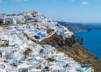 Σαντορίνη: Σε κατάσταση έκτακτης ανάγκης ο Δήμος Θήρας λόγω της σεισμικής δραστηριότητας