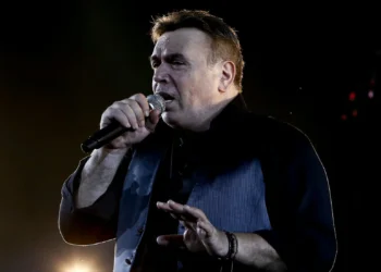 Πέθανε, στα 64 του χρόνια, ο τραγουδιστής Μανώλης Λιδάκης