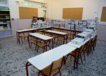 Σαντορίνη: Αντίδραση Τσελέντη για το άνοιγμα των σχολείων