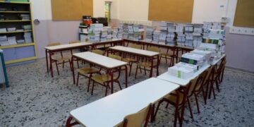 Σαντορίνη: Αντίδραση Τσελέντη για το άνοιγμα των σχολείων