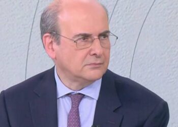 Κ. Χατζηδάκης: Η κυβέρνηση μέτρησε τις δυνατότητες της οικονομίας για τον κατώτατο μισθό – Νέες μειώσεις των φόρων τον Σεπτέμβριο