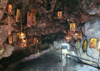 Δράμα: Εκεί που το βουνό συναντά την πίστη και το αγίασμα αναβλύζει μέσα σε μια σπηλιά