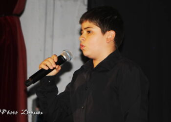 Η στιγμή που ο μικρός Αντώνης Μιχούδης, έψαλλε το “Χριστός Ανέστη” και το απολυτίκιο του Αγίου Παϊσίου (video)