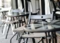 Χωρίς άδεια το 50% των καταστημάτων που βγάζουν έξω τραπέζια – Αλλάζουν οι κανόνες