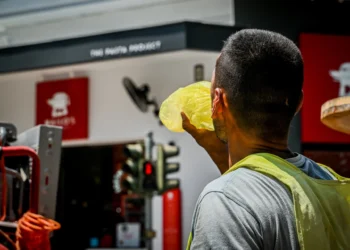 ΓΣΕΕ: Απαιτούμε από τους εργοδότες την τήρηση των μέτρων για τον καύσωνα