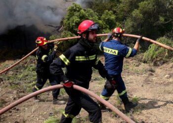 ΠΑΣΟΚ – ΚΙΝΑΛ: Να χορηγηθεί επίδομα επικίνδυνης εργασίας στους πυροσβέστες