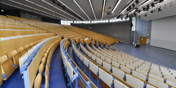 Η ΕΘΑΕΕ διαψεύδει ότι κόπηκαν από τις πιστοποιήσεις οι νομικές σχολές των ιδιωτικών πανεπιστημίων