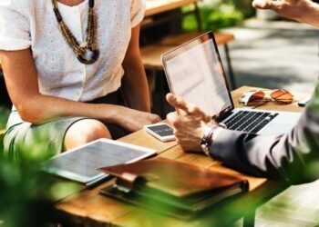 Χαμηλόμισθες παρά το μορφωτικό τους επίπεδο και αντιμέτωπες με στερεότυπα οι γυναίκες και στον ιδιωτικό δασικό τομέα