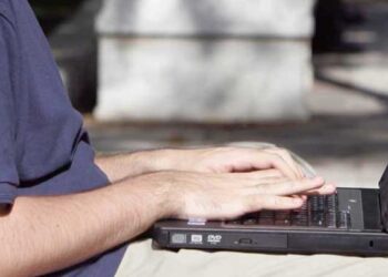 Ψηφιακοί νομάδες στην Ελλάδα – Πού ζουν, πώς δουλεύουν, τι αλλάζει