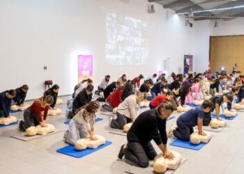 Πανελλήνιο ρεκόρ ΚΑΡΠΑ από 60.650 μαθητές – Eκστρατεία για να γίνει μάθημα στα σχολεία