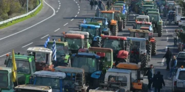 Παραμένουν στα μπλόκα οι αγρότες – Κρίσιμη σύσκεψη στις 27/12
