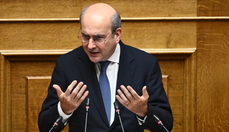 Ìüíç óõæÞôçóç êáé øÞöéóç åðß ôïõ ó÷åäßïõ íüìïõ: «Êýñùóç ôïõ Êñáôéêïý Ðñïûðïëïãéóìïý ïéêïíïìéêïý Ýôïõò 2026».
ÃÅÍÉÊÏÉ ÅÉÓÇÃÇÔÅÓ: ÄçìÞôñéïò Ìáñêüðïõëïò, ÐáñáóêåõÜò (ÐÜñéò) Êïõêïõëüðïõëïò, Íéêüëáïò ÐáððÜò, Íéêüëáïò Êáñáèáíáóüðïõëïò, Åõêëåßäçò Ôóáêáëþôïò, Âáóßëåéïò  ÂéëéÜñäïò, ÁíäñÝáò Âïñýëëáò, ÁëÝîáíäñïò  Êáæáìßáò.
ÅÉÄÉÊÏÉ ÅÉÓÇÃÇÔÅÓ: Îåíïöþí (Öþíôáò) ÌðáñáëéÜêïò, Óôõëéáíüò (ÓôÝëéïò) ÐÝôóáò, Ìáñßá ÓõñåããÝëá, ÖùôåéíÞ ÁñáìðáôæÞ, ×ñéóôßíá ÓôáñáêÜ, Ðáýëïò ×ñçóôßäçò, Áéêáôåñßíç ÓðõñéäÜêç, ×áñÜëáìðïò (×Üñçò) ÌáìïõëÜêçò, Áéêáôåñßíç (Êáôåñßíá) Íïôïðïýëïõ, Êùíóôáíôßíïò Âáóßëåéïò ÌåôáîÜò, ÄçìÞôñéïò Ôæáíáêüðïõëïò, Êùíóôáíôßíïò Ìðïýìðáò, Óðõñßäùí Ôóéñþíçò, ÅëÝíç Êáñáãåùñãïðïýëïõ, ÌÜñéïò Óáëì