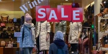 Στις 12/01 ξεκινούν οι χειμερινές εκπτώσεις – Τι να προσέξετε