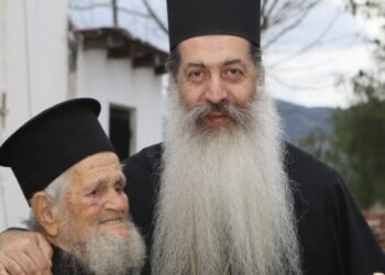 Συγκίνηση και δέος: 100χρονος ιερέας λειτουργεί ακόμη!