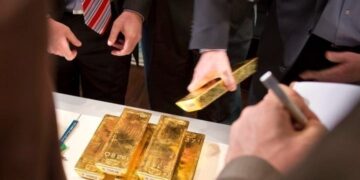 Πτώση 5% σημειώνει ο χρυσός έπειτα από ρεκόρ